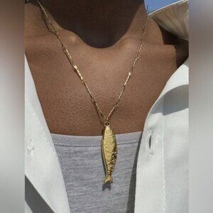 Fish Pendant Necklace N1358
